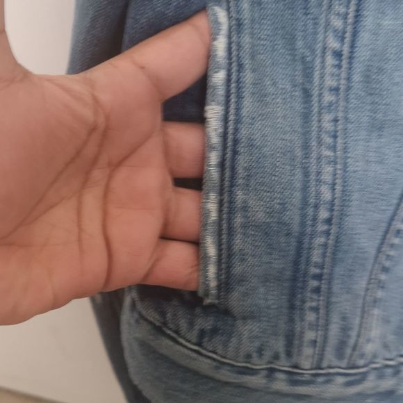 🌸🌸 Levi Vintage Ladies Distressed  Denim Jeans Jacket  Washed Blue Large 🌸🌸 - Picture 5 of 15